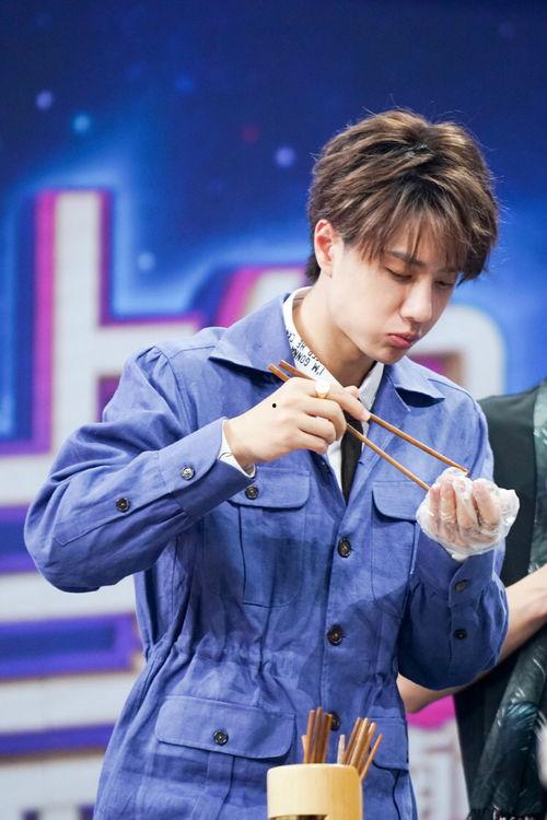 娱乐吃瓜丫王一博